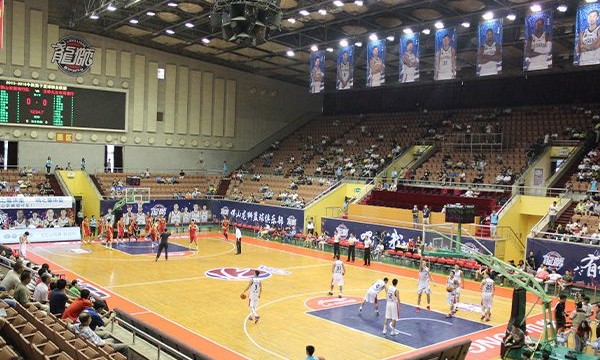 专业篮球场照明怎么选？七大洲照明方案解决三大核心痛点